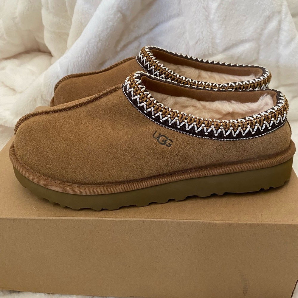 NWB Ugg Tasman Women’s slippers size 8 (EU 39)